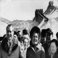 Predsjedništvo SAD-A. Predsjednik Richard Nickson I Prva Dama Patricia Nickson Na Kineskom Zidu Izvan Pekinga Povijest