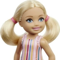Mala lutka Barbie Chelsea s plavom kosom u pletenicama i plavim očima u odvojivoj prugastoj haljini